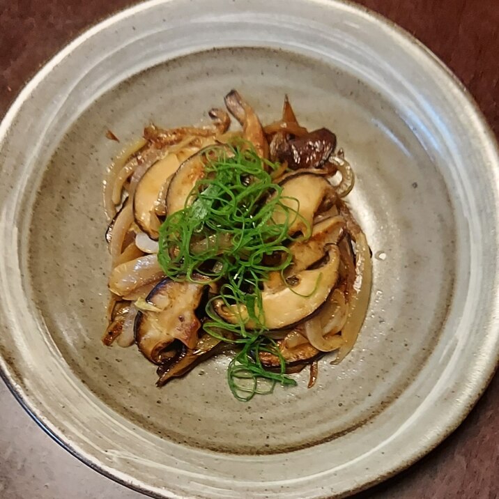 椎茸と玉ねぎのバター醤油炒め